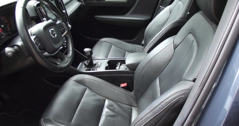 Volvo XC 40 cena 87900 przebieg: 148200, rok produkcji 2018 z Ciechanów małe 254